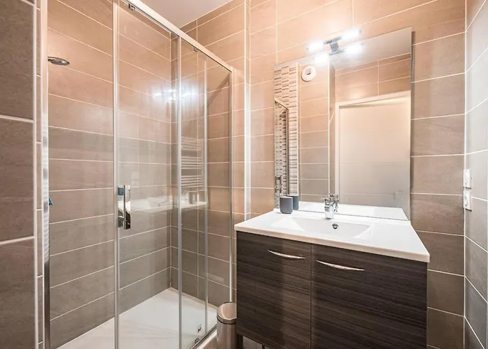 Appartement 3 Pièces Neuf à Avec 2 Parkings, 4 Personnes - Fr-1-351-272